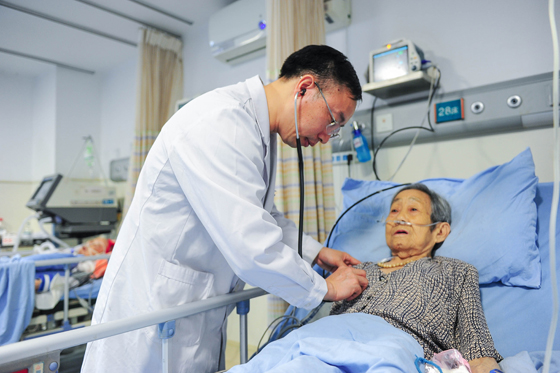 1474621939429787.jpg 2016.6.20 王文軍老師查房帶教 梁婷攝 (3).jpg