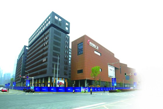 成都菁蓉國(guó)際廣場(chǎng)啟用 ，成為西部最大雙創(chuàng)孵化平臺(tái).jpg