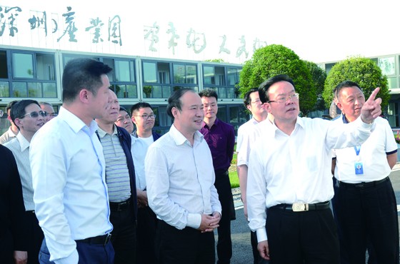 廣安市委書(shū)記侯曉春考察廣安（深圳）產(chǎn)業(yè)園。張飛 攝.jpg