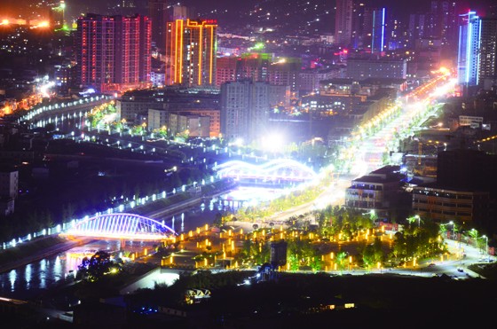 燈火輝煌的筠連.JPG