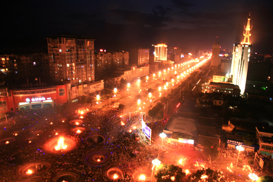 火把節(jié)期間，燈火輝煌的西昌城 汪萬(wàn)安攝.jpg