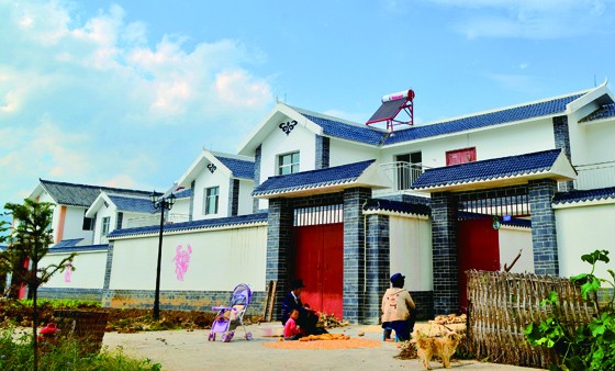 彝家新寨一角   楊育林?jǐn)z.jpg