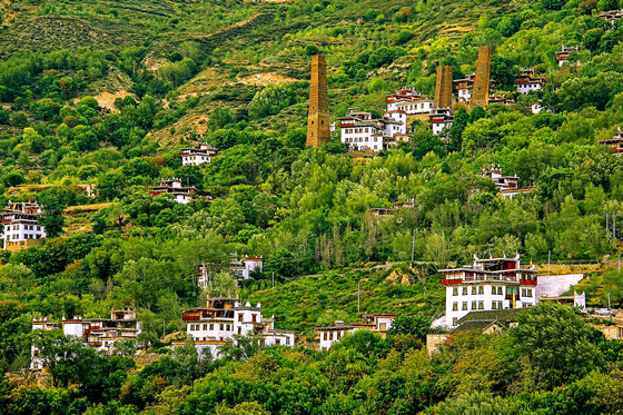四川丹巴梭坡藏寨美麗鄉(xiāng)村_副本.jpg