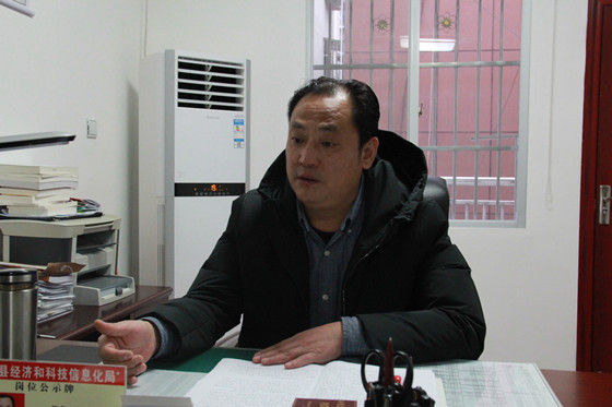 射洪縣經(jīng)濟(jì)和科技信息化局局長(zhǎng)文加武接受本刊記者專訪_副本.jpg