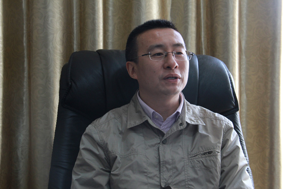 遂寧市第一人民醫(yī)院黨委書記、院長侯勇接受本刊記者專訪  周淼葭攝.JPG