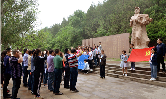 重溫入黨誓詞 不忘入黨初心.jpg