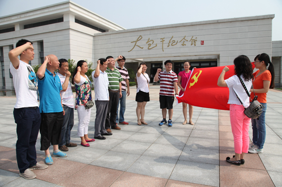 40年前，安徽鳳陽小崗村在全國率先實施農(nóng)業(yè)“大包干”，拉開了中國農(nóng)村改革的序幕。如今，小崗村已成為全國有名的鄉(xiāng)村旅游景點 (1).jpg