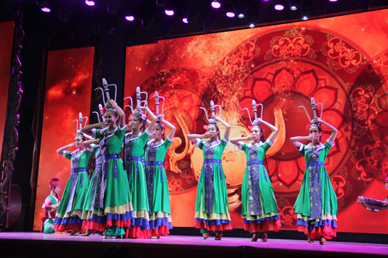 大型原創(chuàng)歌舞《甘州樂(lè)舞》節(jié)目.JPG