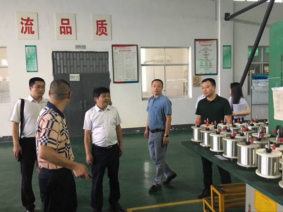 廣安金財集團(tuán)黨委書記、董事長蔣德澍帶隊到華鎣市調(diào)研中小企業(yè)生產(chǎn)經(jīng)營情況.png