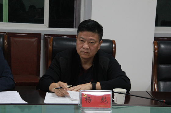 4學(xué)會副會長兼秘書長、《當(dāng)代縣域經(jīng)濟(jì)》雜志社社長楊彪?yún)⒓幼剷?JPG