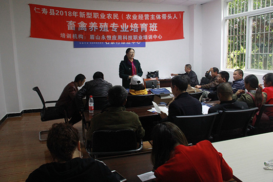 3 石家社區(qū)定期召開新型農(nóng)民專業(yè)培訓(xùn)活動(dòng)  潘興揚(yáng) 攝.JPG