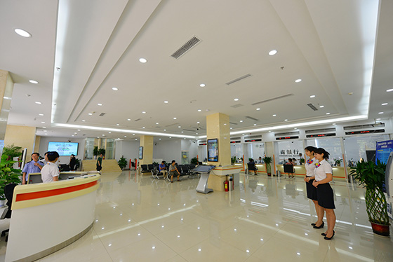 達(dá)州農(nóng)商銀行營(yíng)業(yè)大廳服務(wù)形象一覽——陳鵬（攝影）.jpg