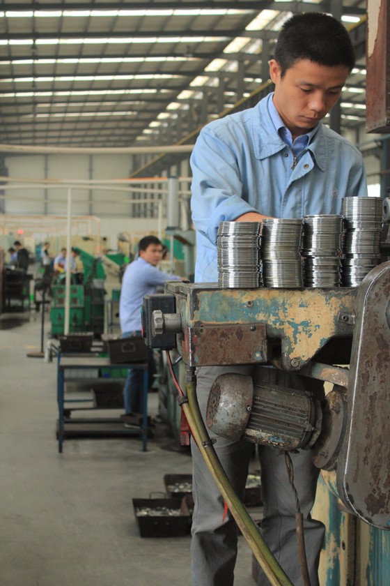 四川宜賓縣民營(yíng)企業(yè)天工機(jī)械股份公司生產(chǎn)現(xiàn)場(chǎng)潘興揚(yáng) 攝.JPG