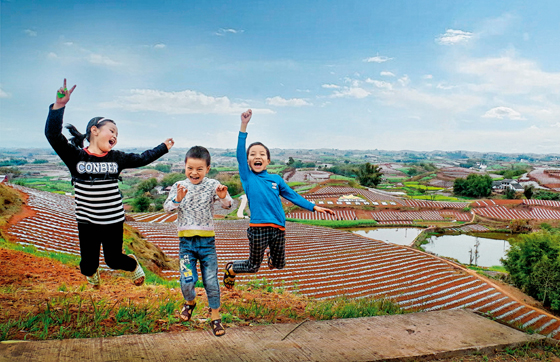 “歡樂的紅土地”——榮縣樂德鎮(zhèn)  簡忠偉攝.jpg