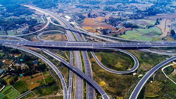航拍成都經(jīng)濟區(qū)環(huán)線高速黑龍灘樞紐互通潘建勇.jpg