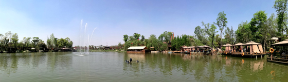 緊扣特色，立足優(yōu)勢(shì)，趁勢(shì)而興，四川扛起筑牢長(zhǎng)江上游生態(tài)屏障的責(zé)任，以生態(tài)為底，做優(yōu)做強(qiáng)旅游產(chǎn)業(yè)。圖為天府沸騰小鎮(zhèn) (2).jpg