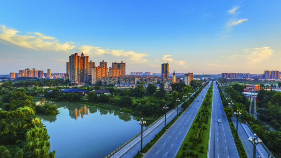 宜業(yè)宜居之城 鄒燦均攝.jpg