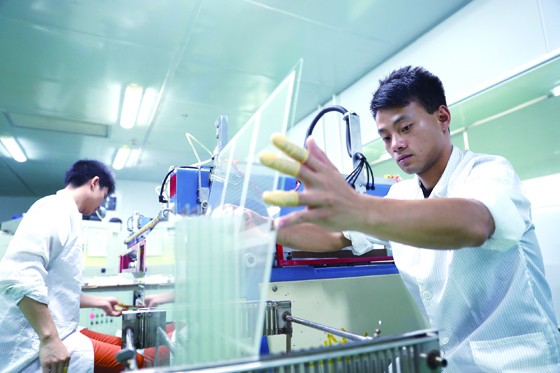 曾有“川東煤都”之稱(chēng)的全國(guó)資源枯竭城市、老工業(yè)基地四川省華鎣市，加快產(chǎn)業(yè)轉(zhuǎn)型步伐，催生出“數(shù)子硅谷”  邱海鷹 攝.JPG