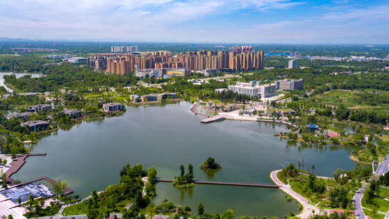 成都市雙流區(qū)城鄉(xiāng)融合一體化發(fā)展走在了前列，圖為雙流區(qū)“五湖四海”空港中央公園.jpg