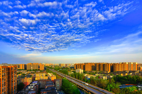 1 位于西航港轄區(qū)的機場路.jpg