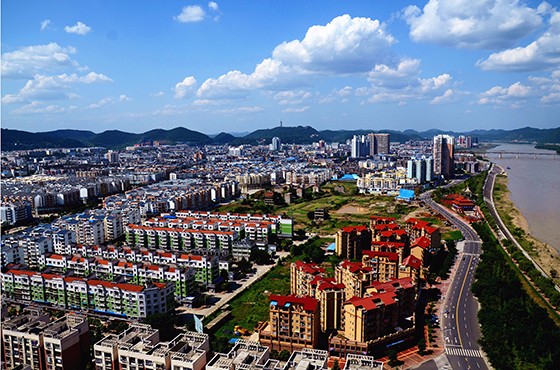 1  2019年8月，四川射洪縣撤縣改市，變?yōu)榱擞伤拇ㄊ≈陛牎⑺鞂幨写艿目h級市。圖為射洪市城區(qū)一角.jpg