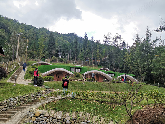 曉壩鎮(zhèn)蝴蝶谷的特色民宿——霍比特小屋 周淼葭攝.jpg