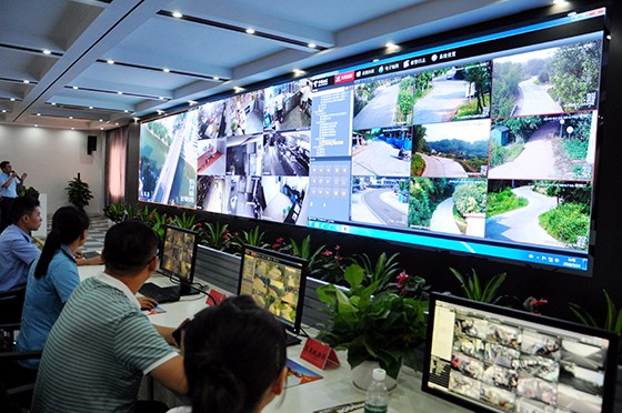 四川瀘州納溪區(qū)智慧城市指揮部對(duì)重點(diǎn)區(qū)域進(jìn)行常態(tài)化監(jiān)測(cè)監(jiān)察。 王超明 攝.jpg