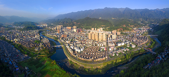 蘆山新城新貌  何斌 陳強(qiáng) 攝.jpg