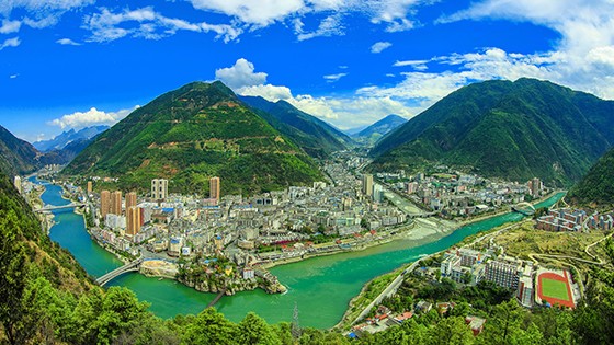 石棉縣城  黃剛 攝.jpg