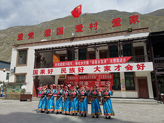 雪龍快板隊(duì)表演節(jié)目  周淼葭 攝.jpg