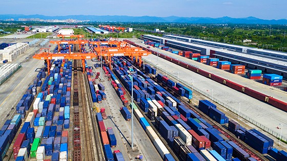 成都國際鐵路港（中心站） 白桂斌 攝.jpg