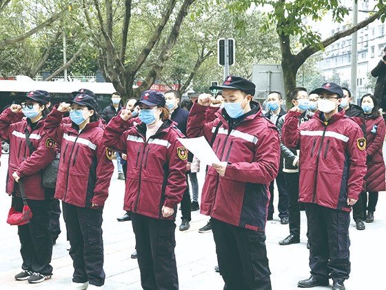 支援湖北醫(yī)療隊醫(yī)護人員出征前集中宣誓.jpg