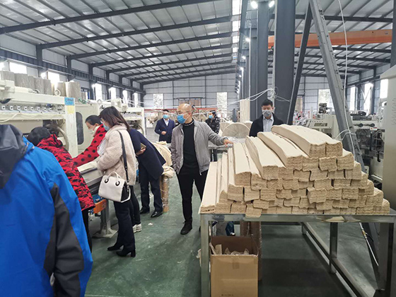 聯(lián)社領(lǐng)導(dǎo)到金福紙品調(diào)研.jpg
