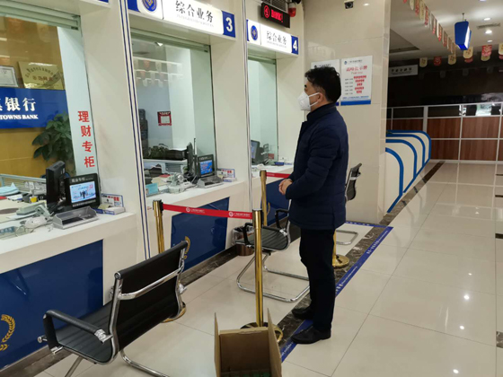 疫情期間金融服務(wù)“不打烊”.jpg