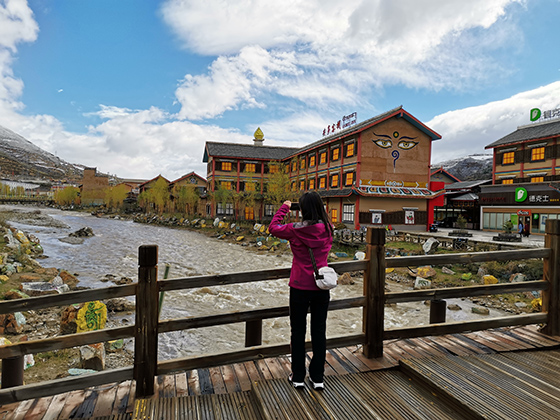 四川阿壩州松潘縣川主寺鎮(zhèn)已成為四川民族地區(qū)開放窗口  盧錦根 攝.jpg