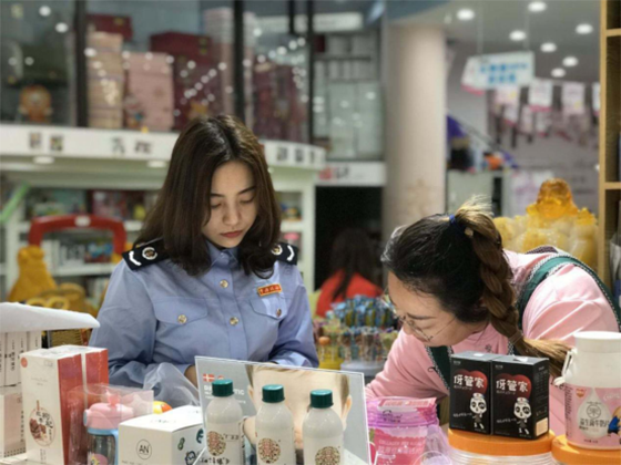 四川沐川縣稅務(wù)局在開展便民春風(fēng)行動中，不折不扣落實稅收優(yōu)惠政策，助力企業(yè)復(fù)工復(fù)產(chǎn)  楊寶 王譯敏 攝.png