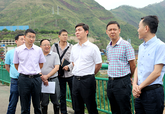 1 攀枝花西區(qū)區(qū)委書(shū)記龍勇（中）調(diào)研產(chǎn)業(yè)經(jīng)濟(jì)發(fā)展.png