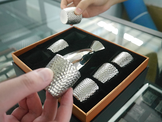 4 西區(qū)生產(chǎn)的釩鈦產(chǎn)品  周淼葭 攝.JPG