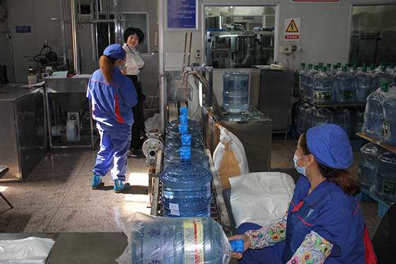 5 攀枝花怡康飲用水有限公司生產(chǎn)車間.JPG