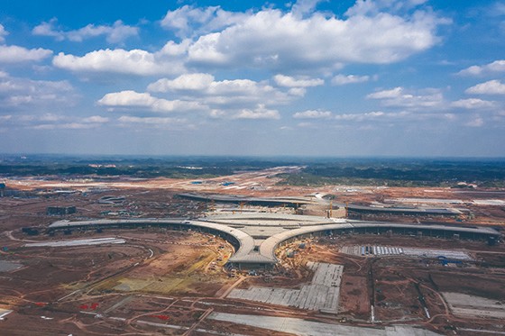 建設中的天府國際場  肖建華 攝.jpg