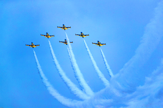 四川國際航展飛行表演 岳書華 攝.jpg