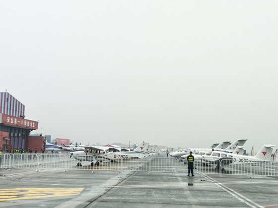 四川國際航展一景 石頭 攝.jpg