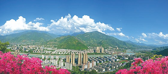 米易縣城全景  曾仲文攝.jpg