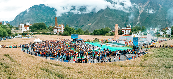 藏鄉(xiāng)丹巴闊步邁向幸福新生活  劉斌  攝 .jpg