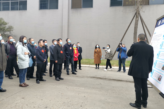 11 與會嘉賓參觀惠通食業(yè)公司.jpg