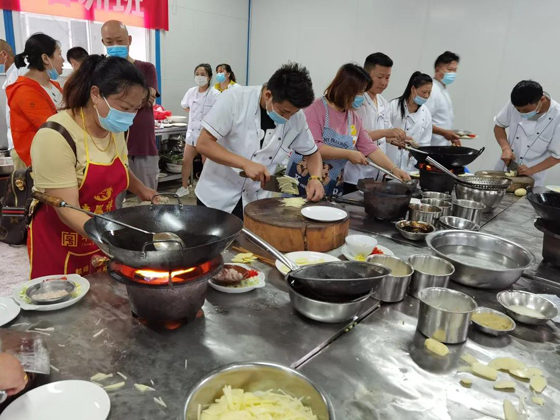開展烹飪培訓(xùn).jpg