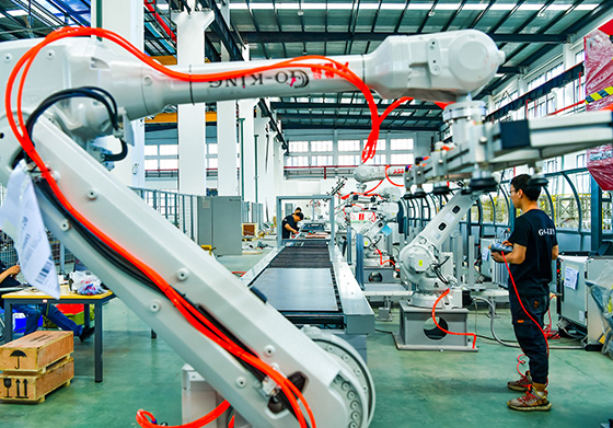 產(chǎn)業(yè)園區(qū)沃克斯電梯企業(yè)內(nèi)部生產(chǎn)線調試.jpg