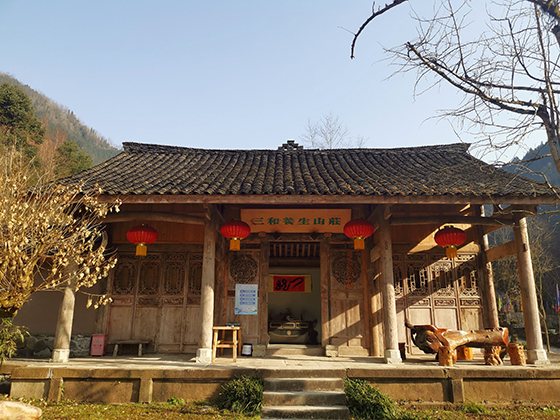 千佛鎮(zhèn)東益溝的三和養(yǎng)生山莊民宿  周淼葭攝.jpg