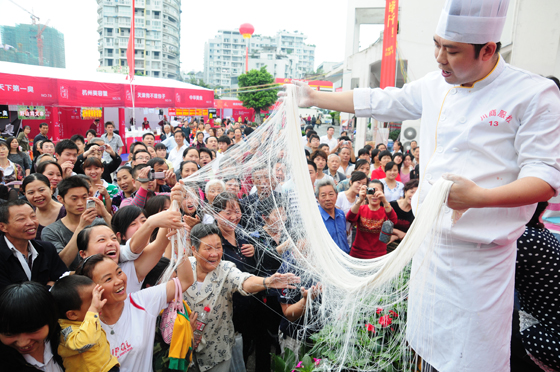 2美食文化節(jié)一景   蘭自濤攝.jpg