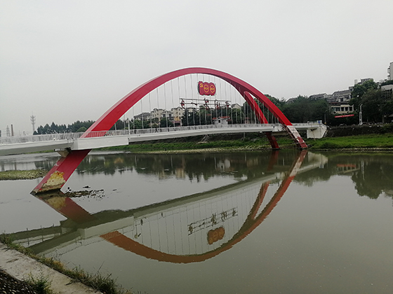 向陽鎮(zhèn)生態(tài)資源豐富，圖為青白江上的彩虹橋  黃世濤  攝.jpg